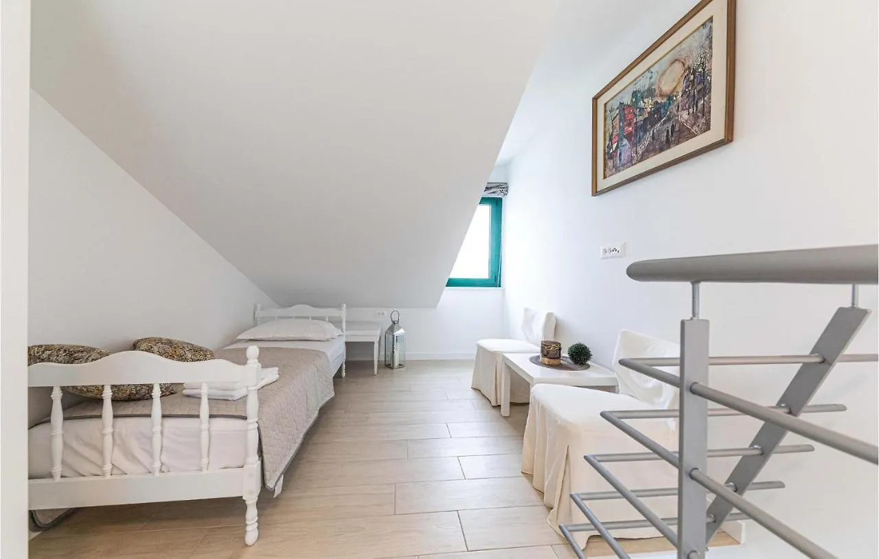 Gorgeous Home In Okrug Gornji With Wifi Trogir Holiday home