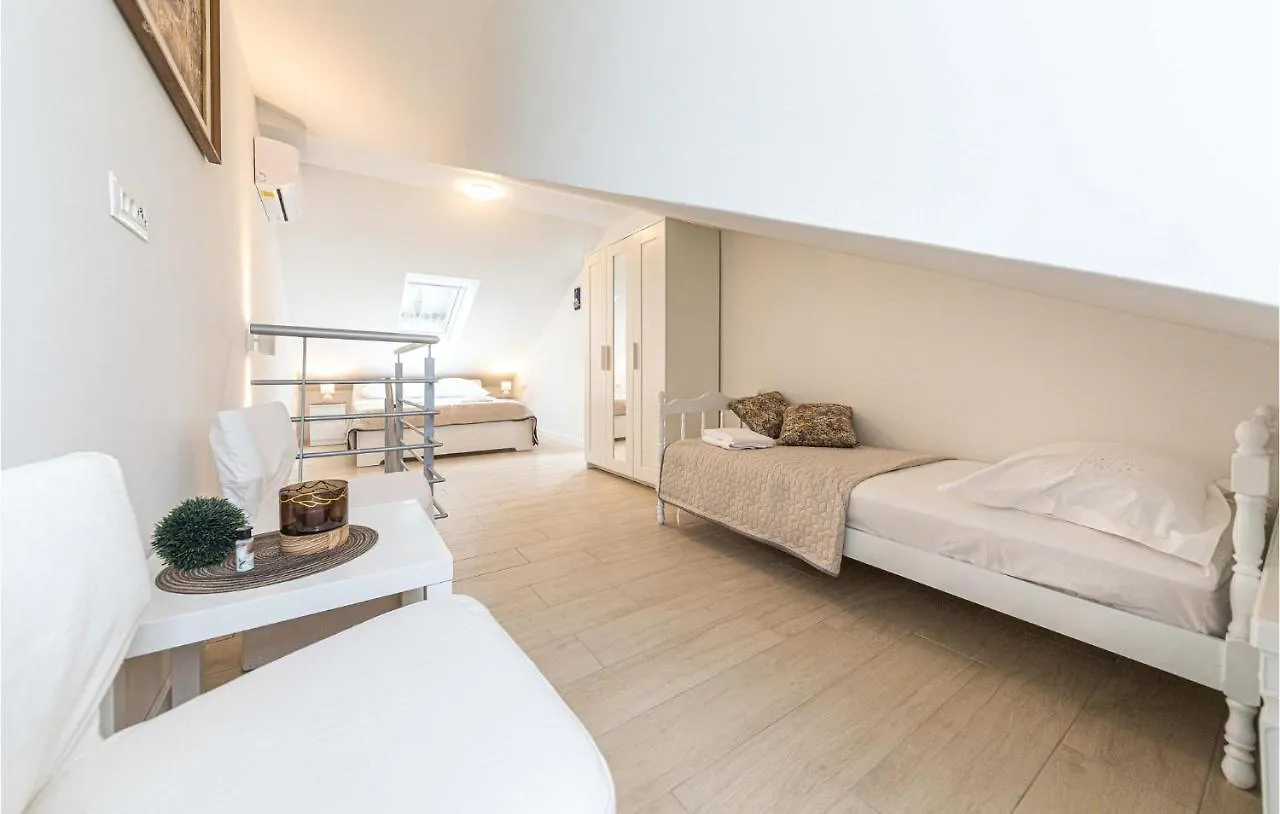 Holiday home Gorgeous Home In Okrug Gornji With Wifi Trogir