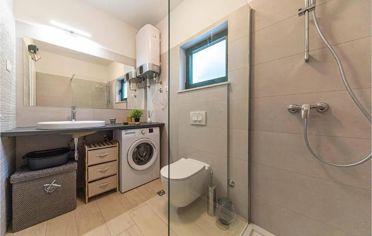 Gorgeous Home In Okrug Gornji With Wifi Trogir
