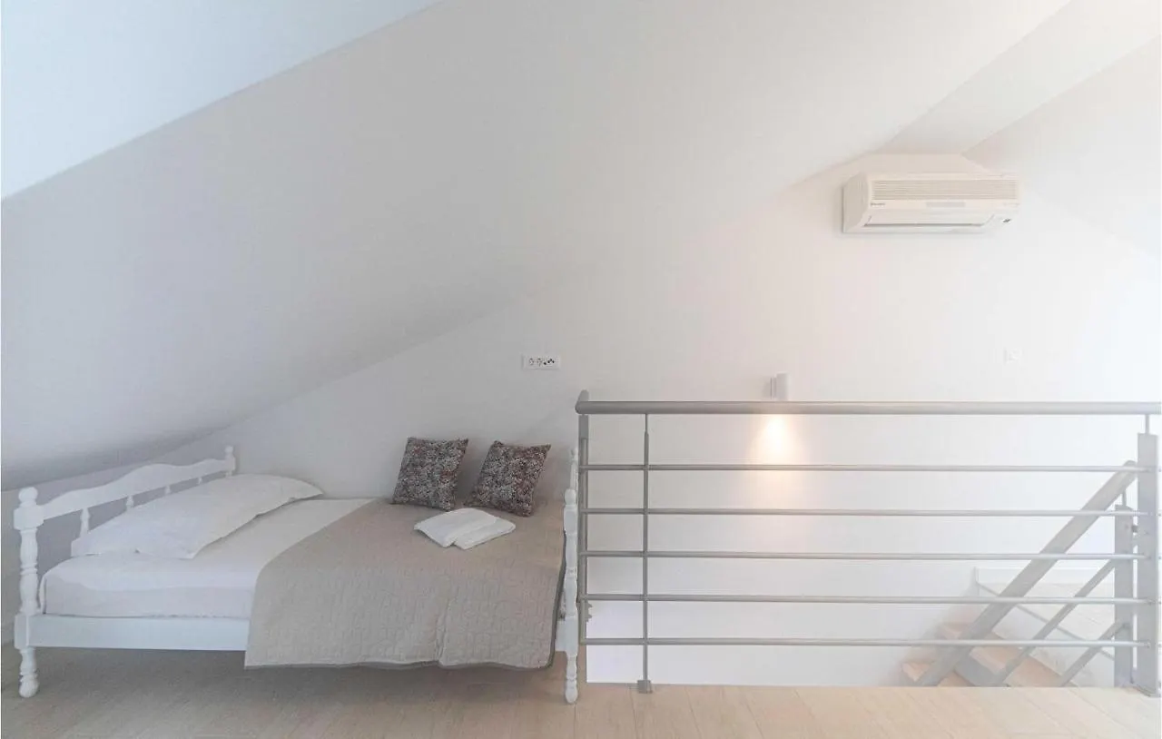 Gorgeous Home In Okrug Gornji With Wifi Trogir