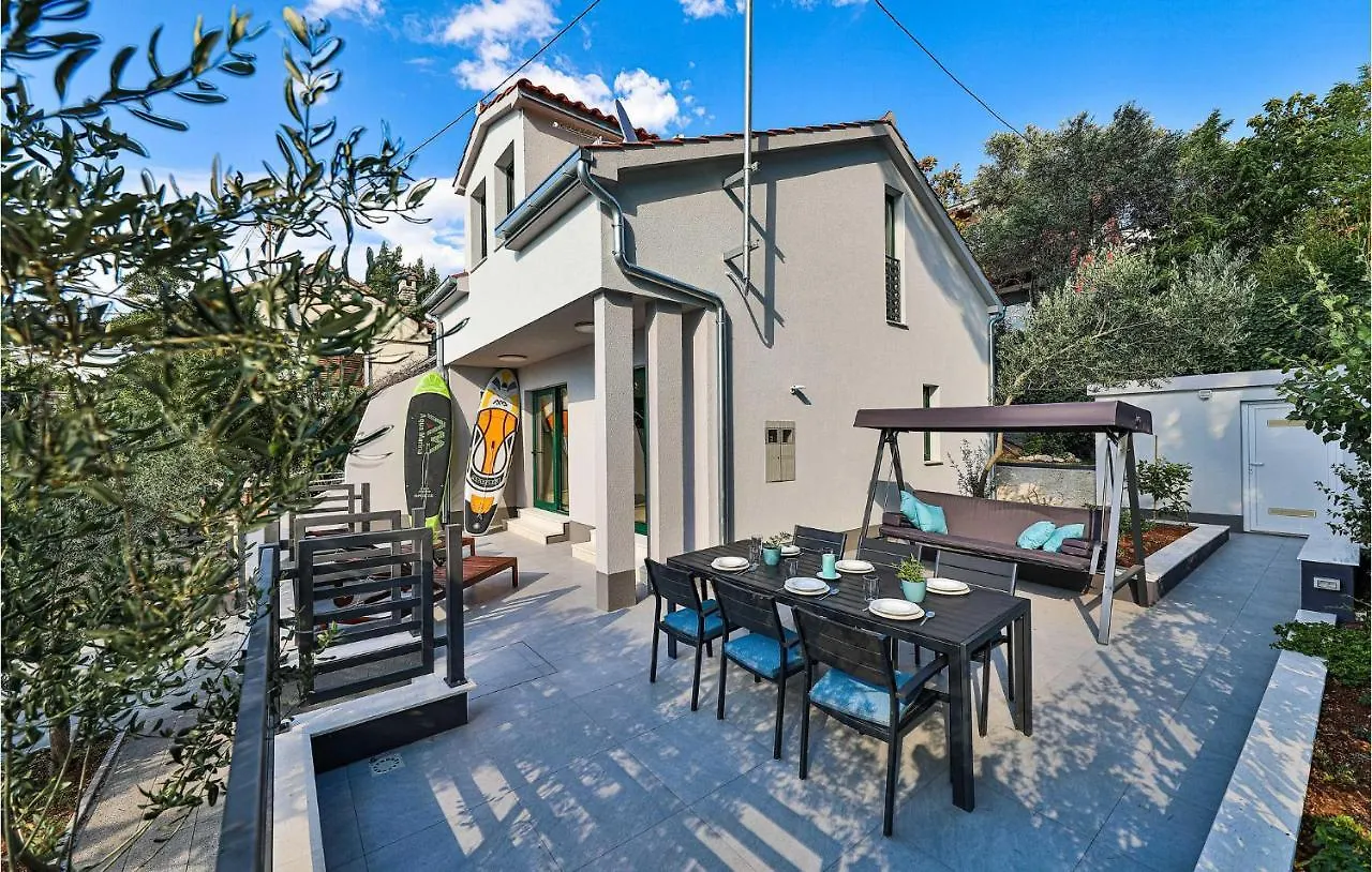 Gorgeous Home In Okrug Gornji With Wifi Trogir Holiday home