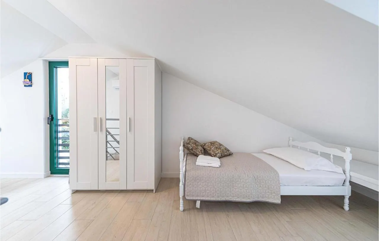 Gorgeous Home In Okrug Gornji With Wifi Trogir Kroatien