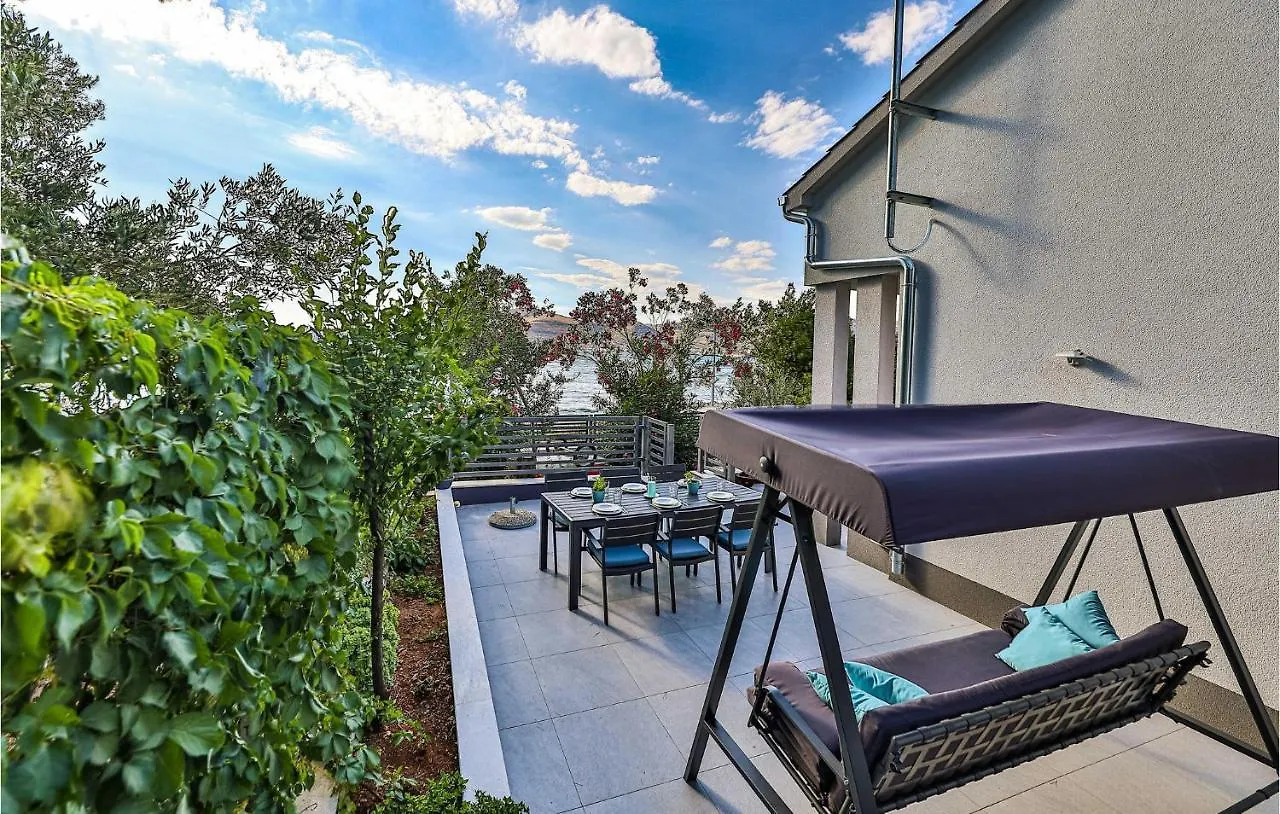 Gorgeous Home In Okrug Gornji With Wifi Trogir Semesterbostad