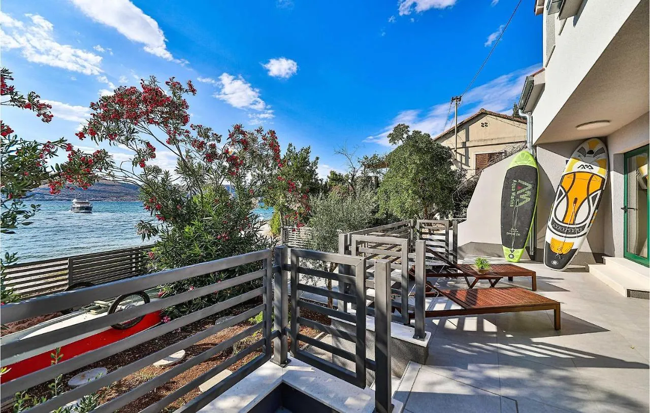 Semesterbostad Gorgeous Home In Okrug Gornji With Wifi Trogir Kroatien